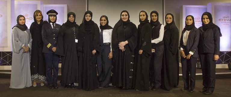 المرأة الإماراتية في الاتحاد للطيران