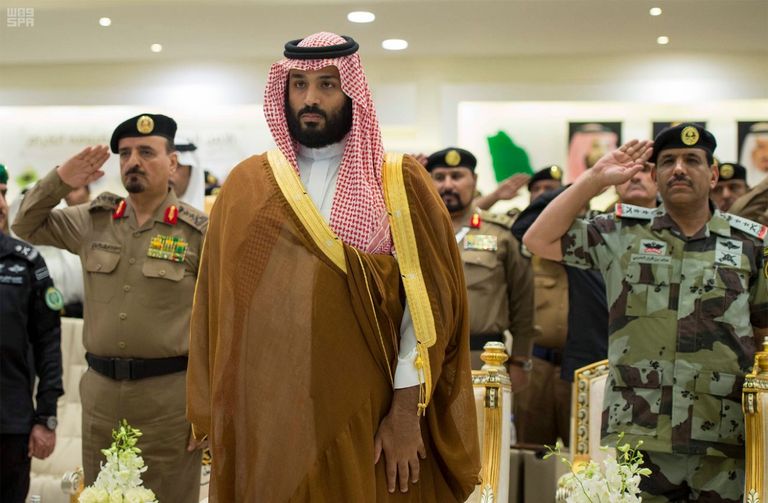 الأمير محمد بن سلمان يعطي إشارة البدء للعرض العسكري