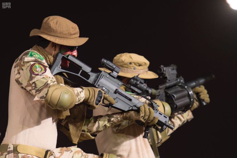 الأمير محمد بن سلمان يعطي إشارة البدء للعرض العسكري