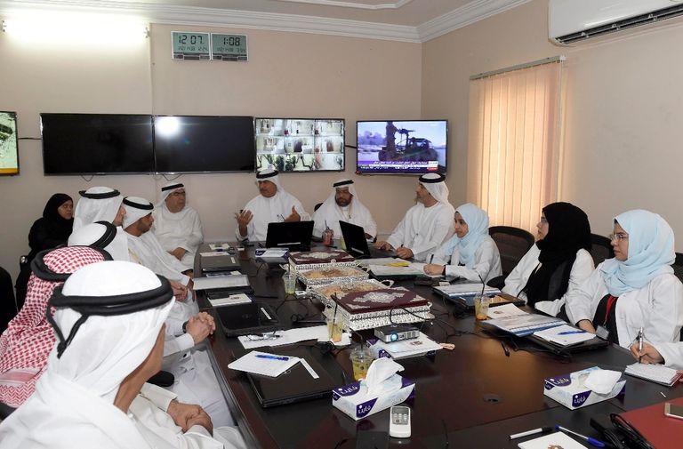 جانب من جلسة بعثة الحج