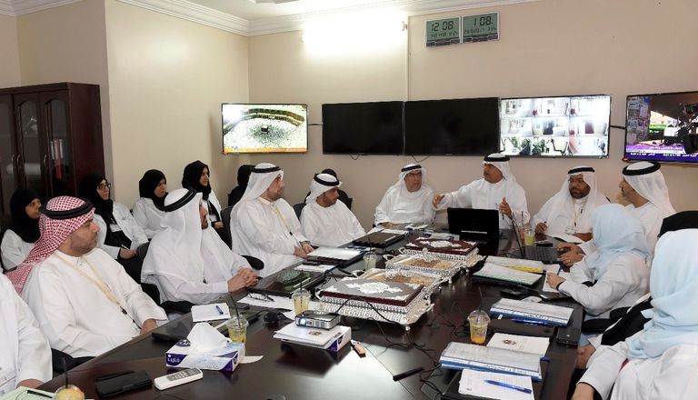 جانب من جلسة بعثة الحج