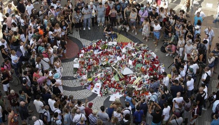 الإسبان يتضامنون مع ضحايا برشلونة - أرشيفية