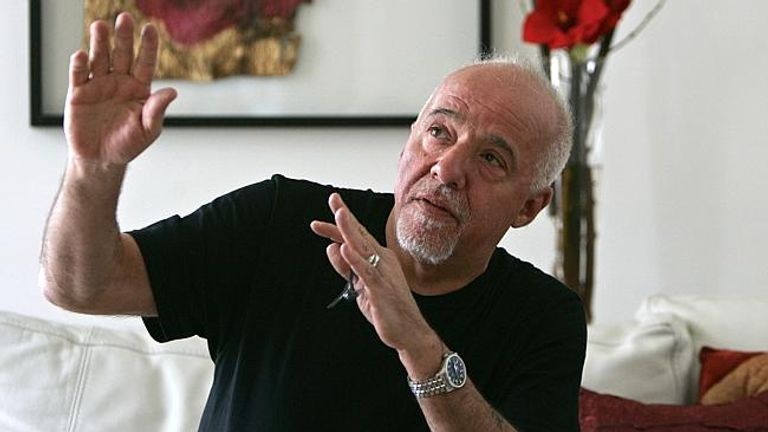 الروائي العالمي باولو كويلو