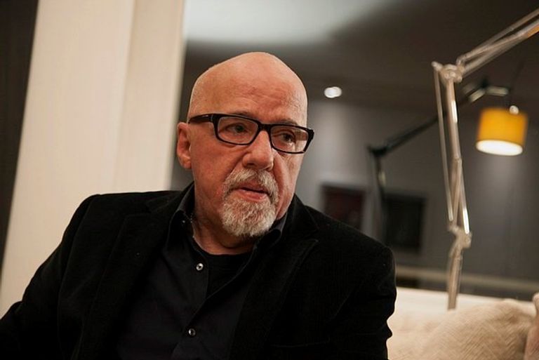 الروائي العالمي باولو كويلو