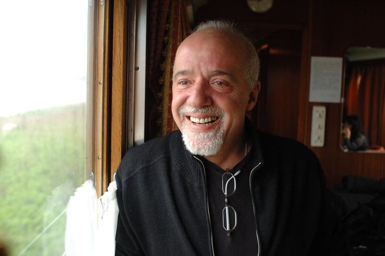 الروائي العالمي باولو كويلو