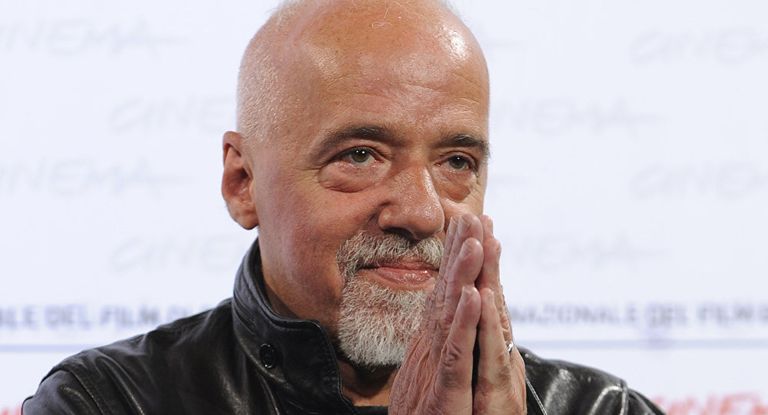 الروائي العالمي باولو كويلو