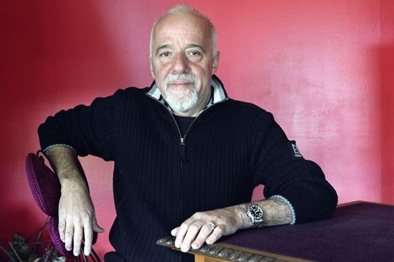 الروائي العالمي باولو كويلو