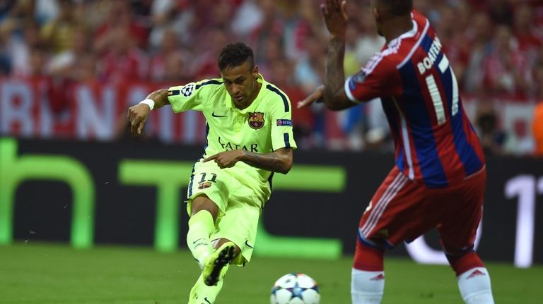 نيمار يسجل في إليانز آرينا صدام نيمار مع الألمان