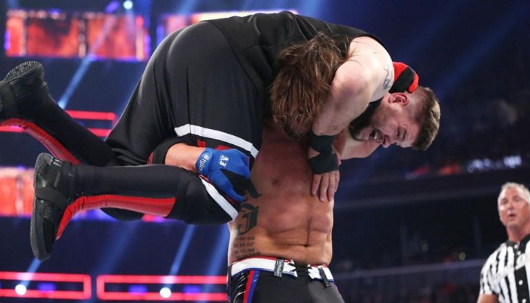 شين ماكمان يعلن فوز إيه جيه ستايلز