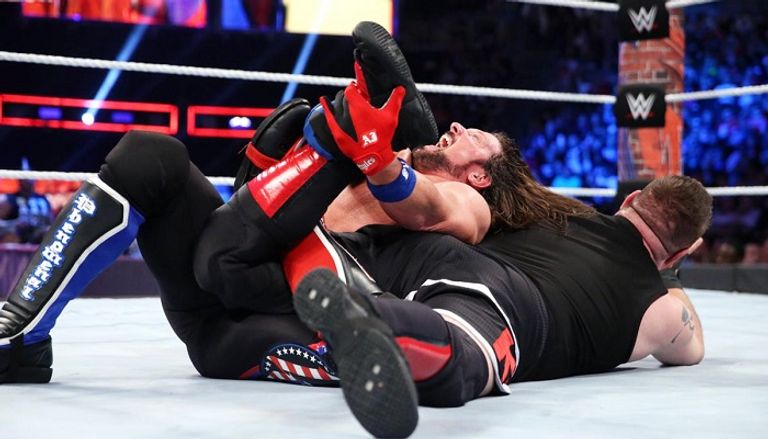 شين ماكمان يعلن فوز إيه جيه ستايلز