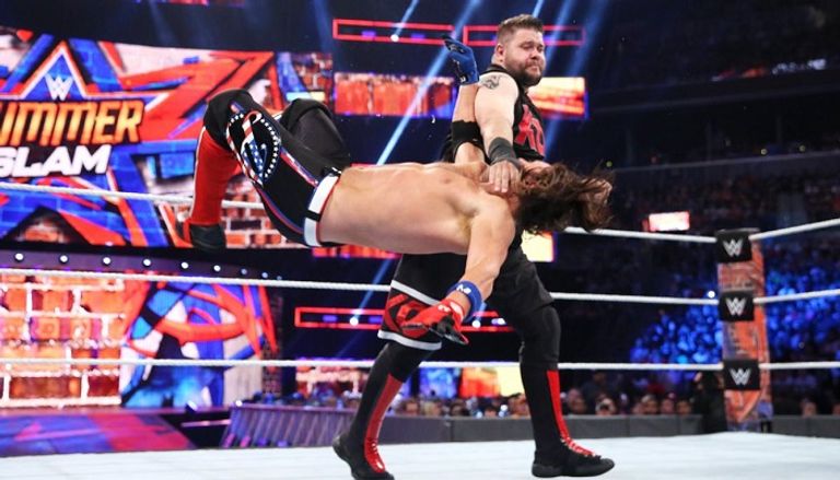 شين ماكمان يعلن فوز إيه جيه ستايلز