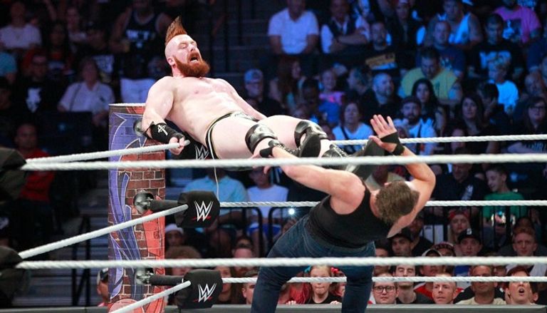 سيث رولينز ودين أمبروز بعد الفوز