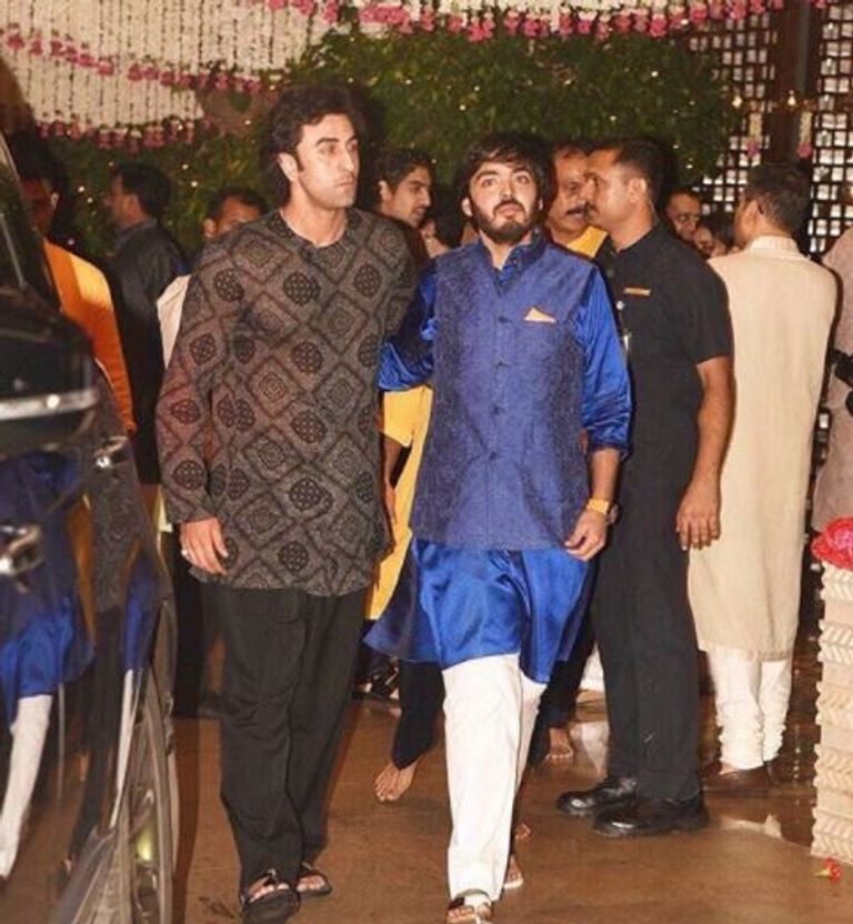 بالصور.. نجوم بوليوود يجتمعون للاحتفال بعيد غانيشا