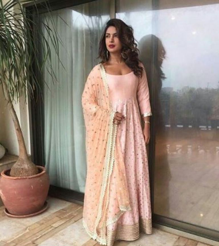 بالصور.. نجوم بوليوود يجتمعون للاحتفال بعيد غانيشا