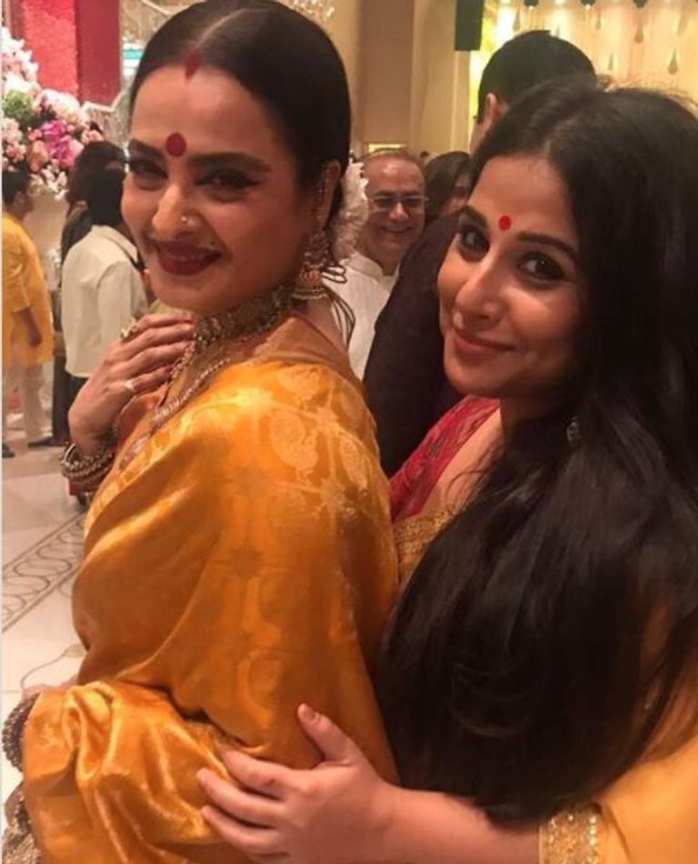 بالصور.. نجوم بوليوود يجتمعون للاحتفال بعيد غانيشا