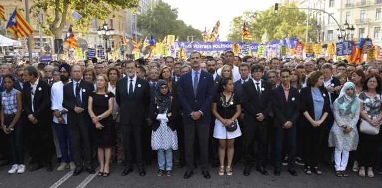 أول مشاركة من ملك إسبانيا في مسيرة