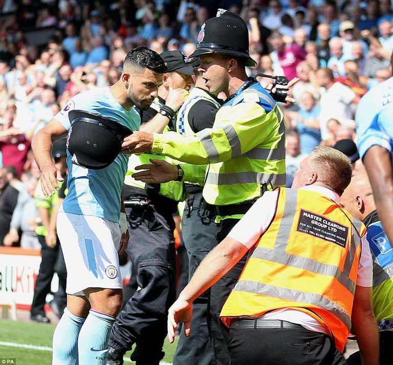 صدام أجويرو مع الشرطي