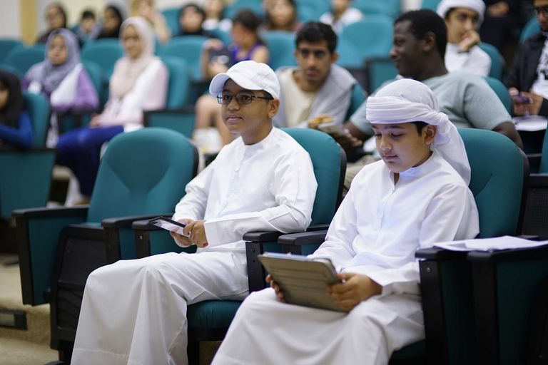 تتراوح أعمار المشتركين بين 10-19 عاماً