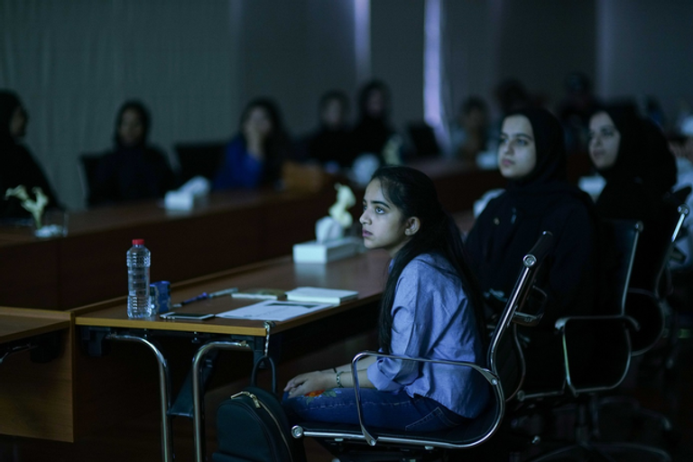 تتراوح أعمار المشتركين بين 10-19 عاماً