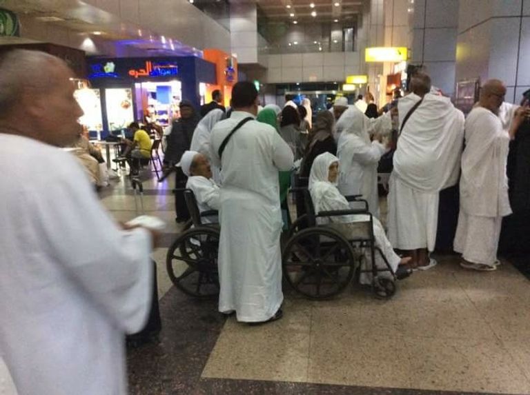 418 حاجا فلسطينيا يغادرون القاهرة للأراضي المقدسة