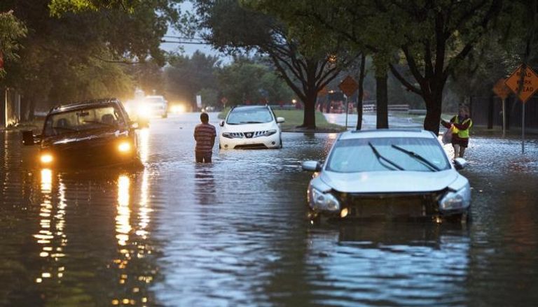 الإعصار هارفي يغرق شوارع تكساس - أ. ف. ب