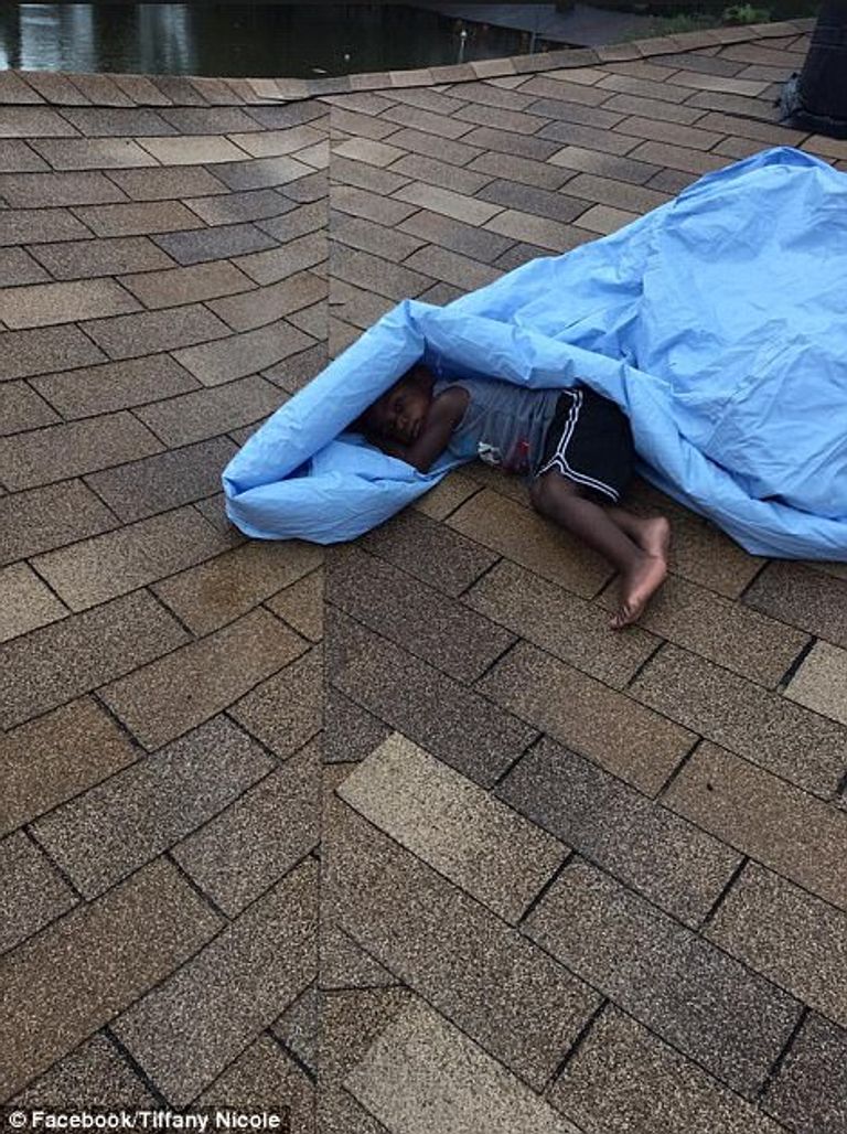 الإعصار أغرق الموتى