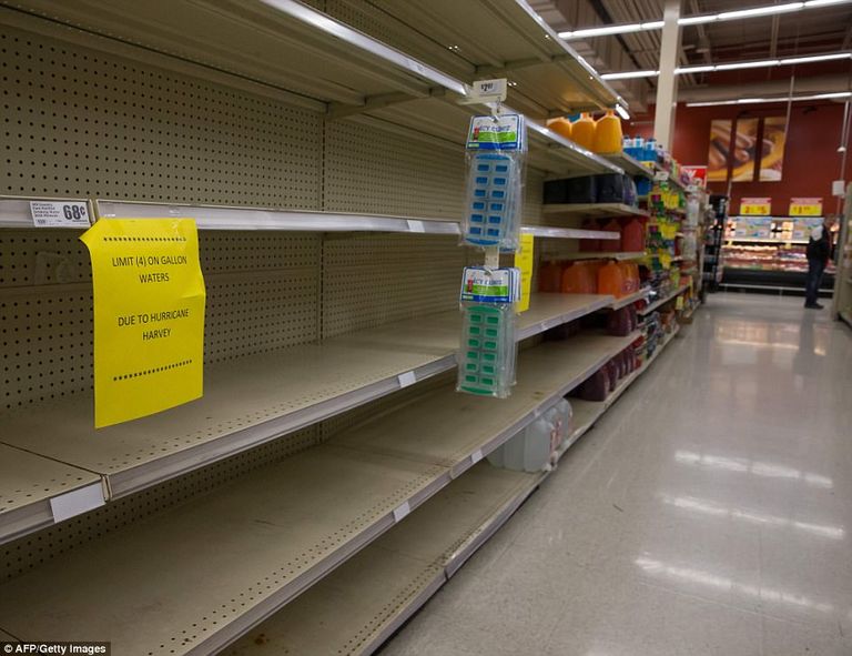 الإعصار أغرق الموتى