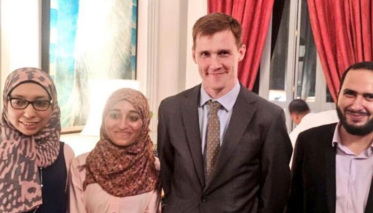 السفير البريطاني بالقاهرة بصحبة طلاب الأزهر