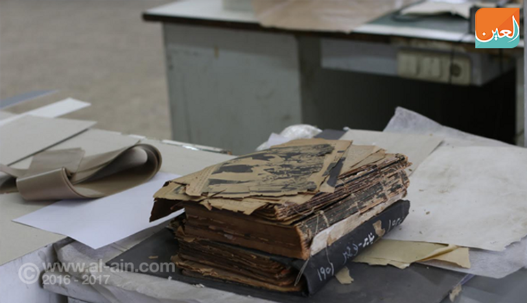 رحلة طويلة تمر بها الكتب التاريخية للترميم
