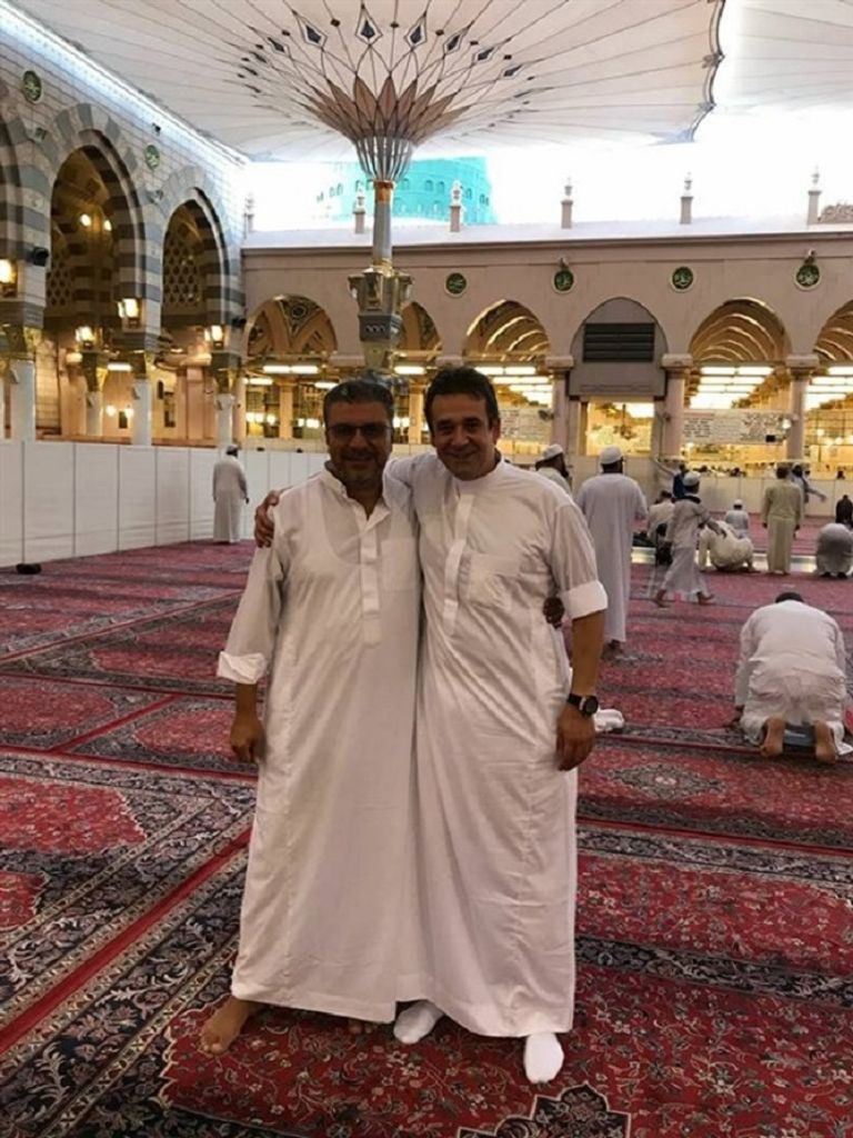 كريم عبد العزيز وعمرو الليثي بالحرم المكي