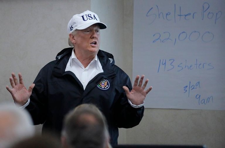 ترامب يتفقد آثار دمار "هارفي" في تكساس ترامب يصل تكساس لتفقد آثار دمار "هارفي" - رويترز