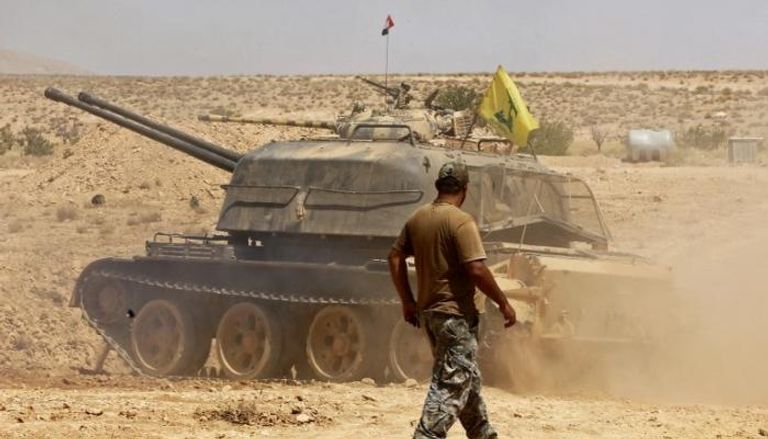 عناصر مليشيا حزب الله على الحدود مع سوريا (أ.ف.ب)