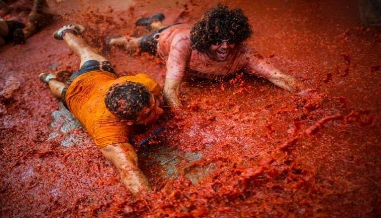 مهرجان حرب الطماطم في إسبانيا