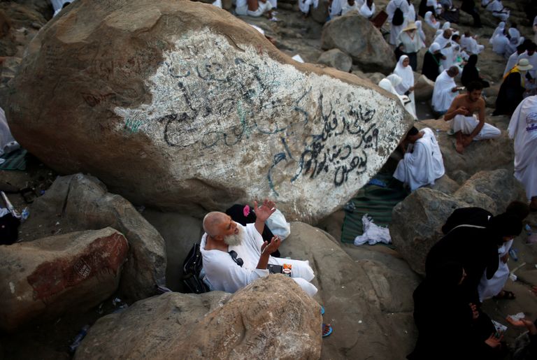 الحجاج على صعيد عرفات - رويترز 