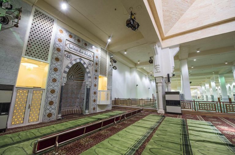 الحجاج يتوافدون على مسجد نمرة لأداء صلاتي الظهر والعصر جمعا وقصرا 