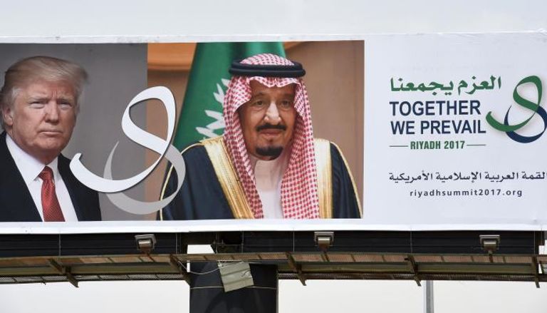 الملك سلمان والرئيس الأمريكي قبيل زيارته إلى السعودية (رويترز)