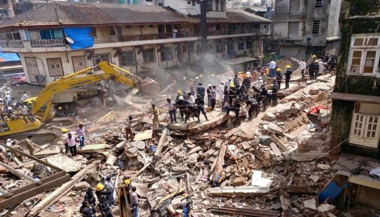 انهيار مبنى سكني في مومباي