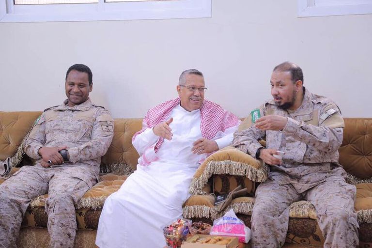 جانب من زيارة بن دغر لمقر التحالف بعدن