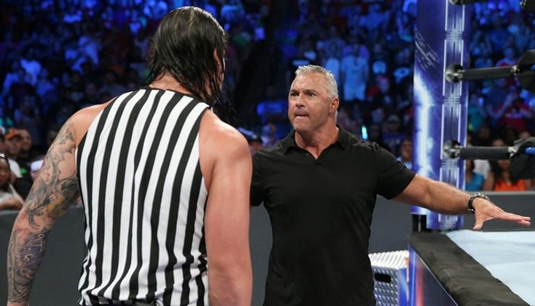 الحسرة تبدو على وجه كيفين أوينز بعد حرمانه المنافسة على بطولة الولايات المتحدة