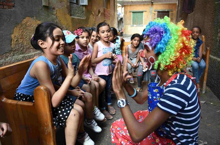 لعبة البلياتشو ضمن فقرات الاحتفال أمام الكنيسة