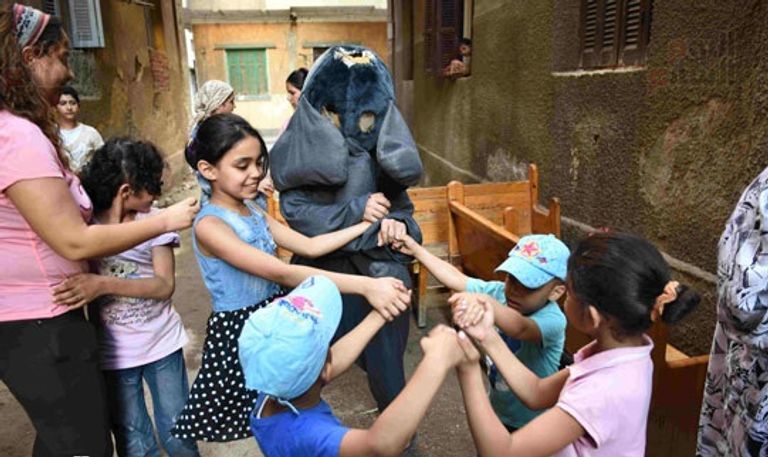 لعبة البلياتشو ضمن فقرات الاحتفال أمام الكنيسة