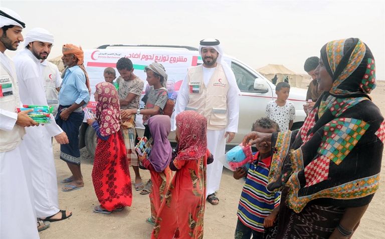 الهلال الأحمر الإماراتي يقدم الأضاحي لأهالي عدن