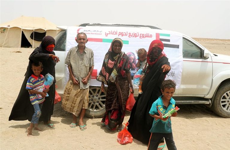 الهلال الأحمر الإماراتي يقدم الأضاحي لأهالي عدن