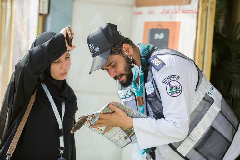 الكشافة السعودية ترشد الحجاج