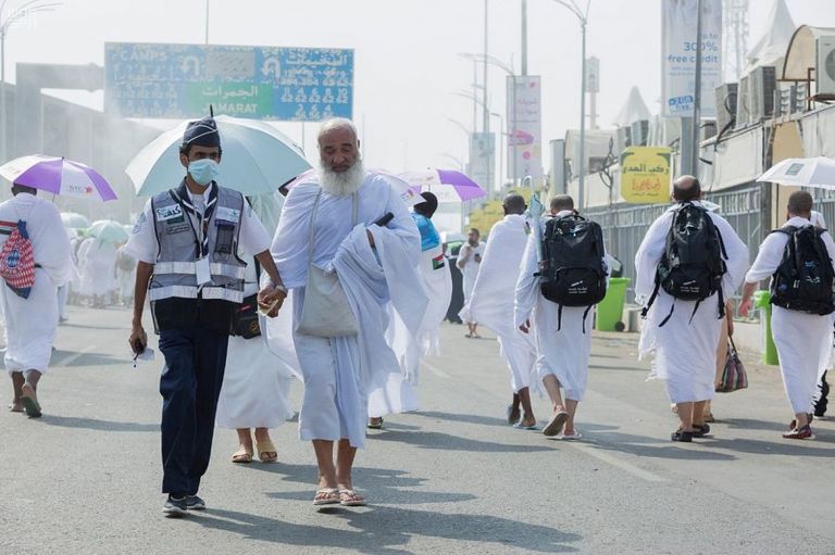 الكشافة السعودية ترشد الحجاج