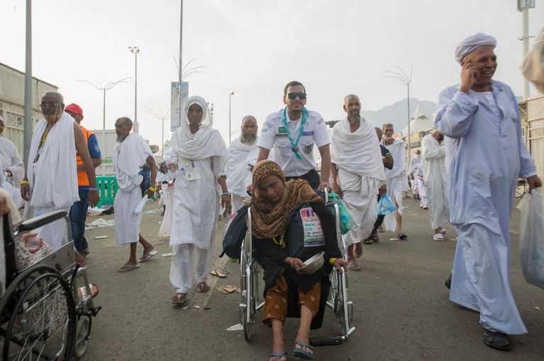 الكشافة السعودية ترشد الحجاج