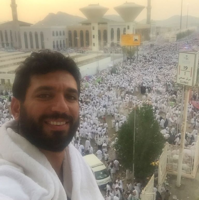 دنيا وإيمي سمير غانم وحسن الرداد في الحج