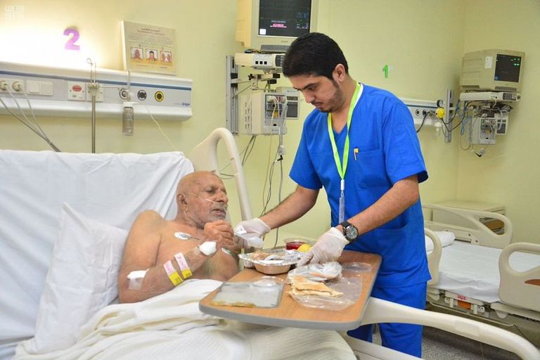 الكشف الطبي على الحجاج