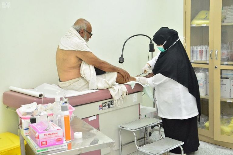 الكشف الطبي على الحجاج