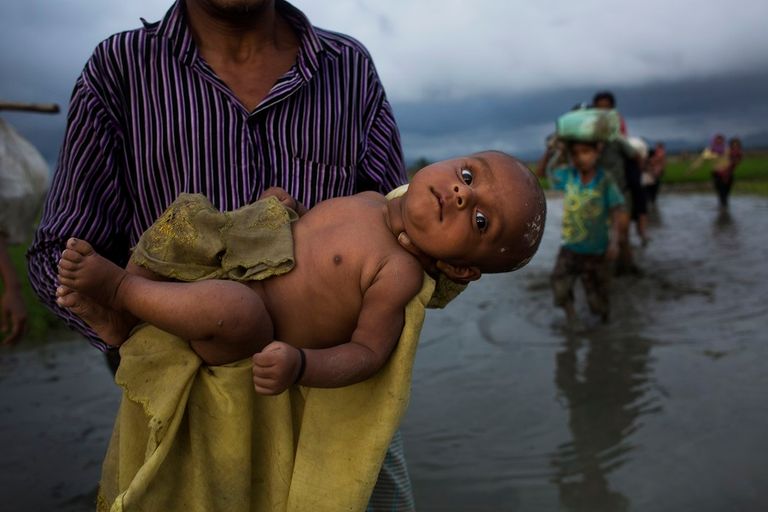 مسلمو الروهينجا يؤدون صلاة العيد